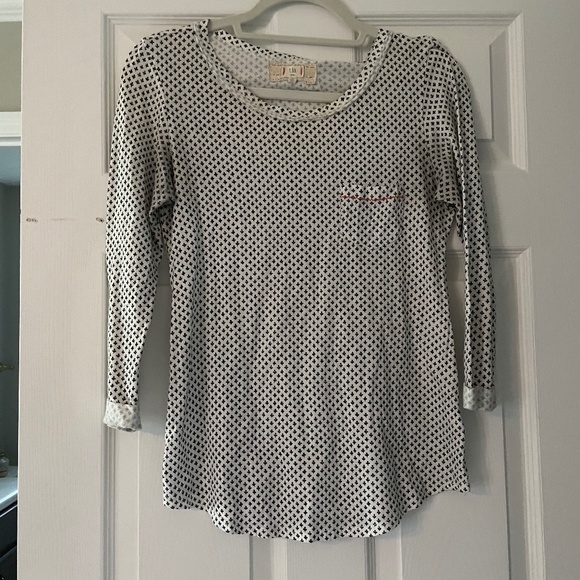 Black and white print lightweight blouse with slight coral thread on pocket XS - Picture 1 of 2